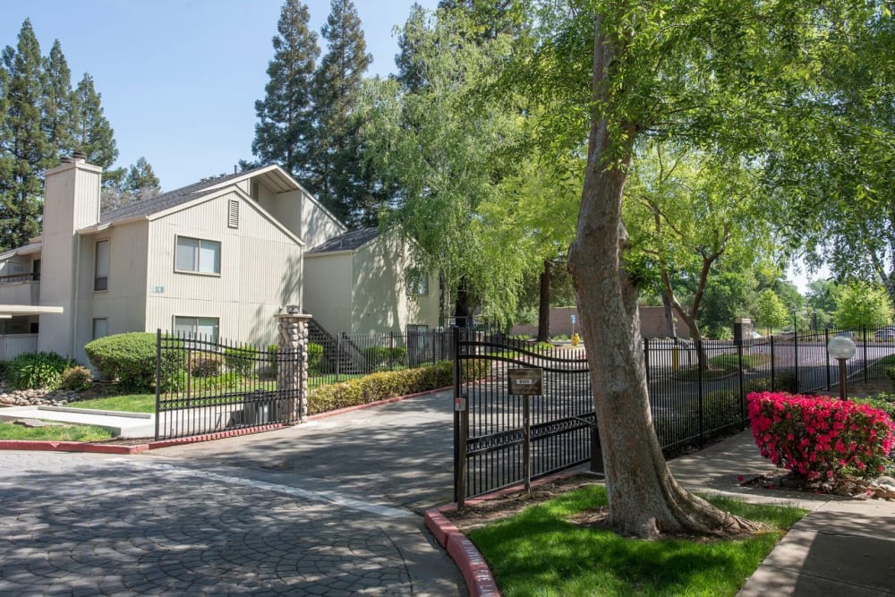 Entrance at Huntcliffe Apartments in Fair Oaks, California
