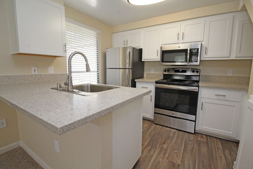 Renovated kitchen at Huntcliffe Apartments in Fair Oaks, California