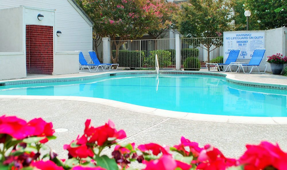 Swimming pool area at River's Edge Apartments in Lodi, California