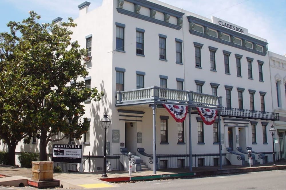 Front entrance to leasing office of Clarendon House in Sacramento, California