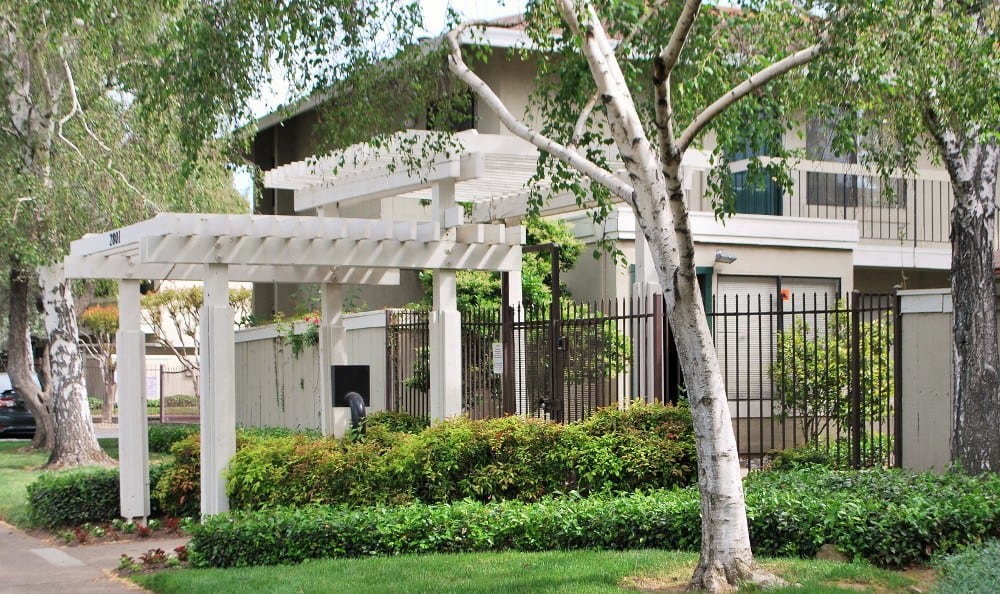 Front entrance to California Center Apartments in Sacramento, California
