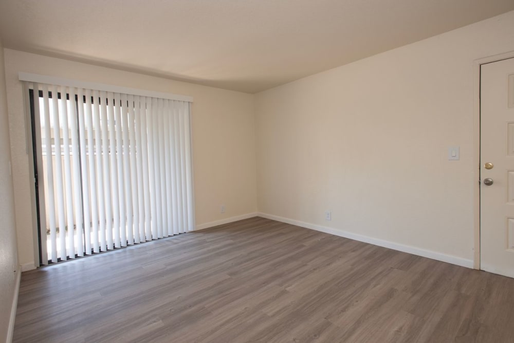 Living room area at Zinfandel Ranch Apartments in Rancho Cordova, California