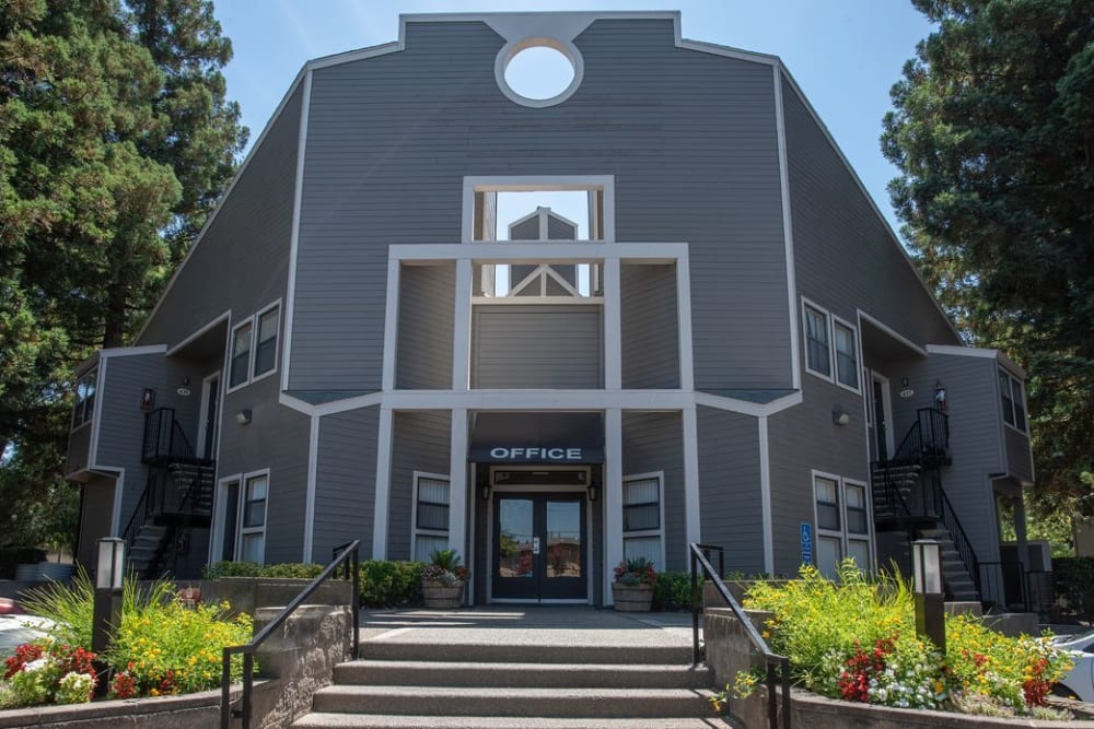 Apartment building at Zinfandel Ranch Apartments in Rancho Cordova, California
