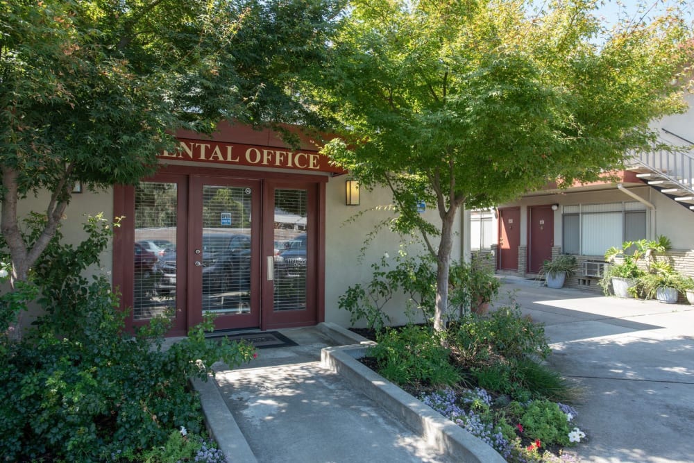 Front entrance to Corabel Lane Apartments in Sacramento, California