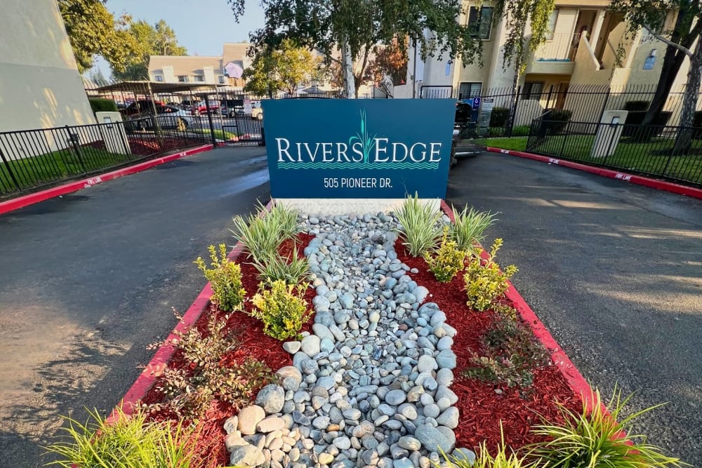Entrance at River's Edge Apartments in Lodi, California